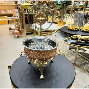 Luxueux chauffe-plat en cuivre antique avec détails ornés, parfait pour les repas d'événements et la présentation de nourriture - Product Image 4