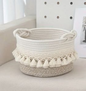 Panier en corde macramé décoratif pour le rangement des livres et des magazines avec une texture tissée à la main élégante - Product Image 3
