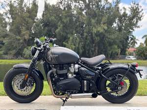 Triumph Bonneville Bobber Usada del 2023 - Product Image 5