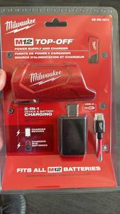 Fuente de Alimentación y Cargador Industrial M12 2 en 1, Carga de Batería y Dispositivos USB-C para Herramientas de Plástico - Product Image 1