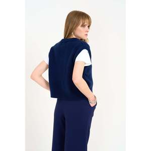 Pull uni à col en V bleu marine - Product Image 4
