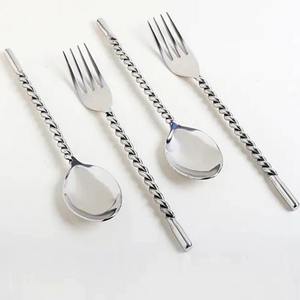 Ensemble de couverts sans danger pour les aliments en acier inoxydable poli mat à poignée plate rectangulaire plate pour table ayant cinq pièces - Product Image 2