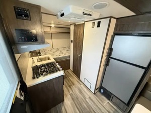 Remolque R-i-v-e-r-s-i-d-e R-v I-n-t-r-e-p-i-d 1-6-5 usado del 2022, listo para la venta - Product Image 5