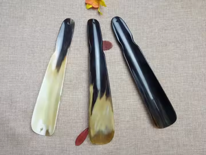 Chaussure en corne écologique, faite à la main, moderne, alliage parfait de style et de résistance, objet d'art et de collection par Saniya Handicraft - Product Image 3