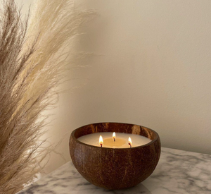 Vela de tazón de coco de estilo tropical con ingredientes naturales perfecta para juegos de regalo de fragancia para el hogar y marcas de estilo de vida - Product Image 3