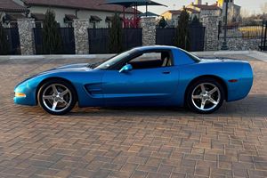 Chevrolet Corvette Hardtop 1999 d'occasion en excellent état, coupé à toit fixe, 49 700 milles, boîte manuelle à 6 vitesses, bleu Nassau métallisé - Product Image 3