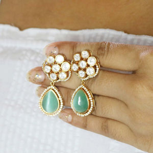 Pendientes colgantes de latón chapados en oro de 18K, flor de cuarzo Aqua, joyería de moda para mujer - Product Image 1