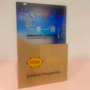 ถ้วยรางวัลบล็อกอะคริลิคที่กำหนดเองพร้อมฐานไม้ที่เหมาะสำหรับการชื่นชมพนักงานความสำเร็จทางธุรกิจและของที่ระลึกระดับพรีเมียม - Product Image 1