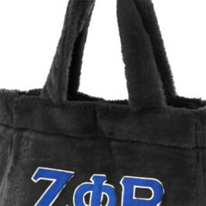 Sac en fourrure ZPB-noir | Sac à main Zeta Phi Beta en polyester 100% | Design doux en peluche avec intérieur spacieux | Accessoire de sororité - Product Image 6