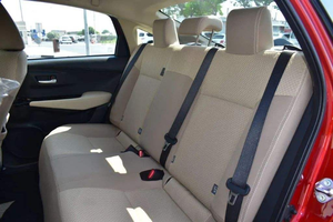 รถยนต์ยามาฮ่า รุ่นซีดาน พวงมาลัยซ้าย สีแดงขาว - Product Image 2