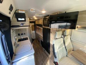 Winnebago T-r-a-v-a-t-o 59GL d'occasion 2023 prêt à être vendu - Product Image 6