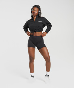 Sweat à capuche court noir avec logo personnalisé pour femmes avec cordon de serrage à la taille et col zippé Veste demi-zippée pour la gym et le streetwear - Product Image 4