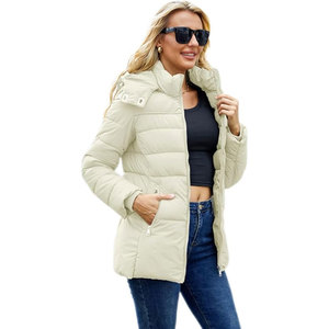 Personnaliser la veste d'hiver de haute qualité pour femmes respirant matelassé court vêtements tissés - Product Image 6