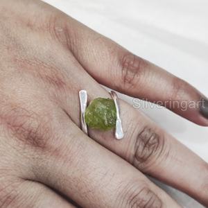 Anillo de Plata de Ley 925 con Piedra Natural de Peridoto en Bruto para Mujer, Joyería con Banda Cruzada, Piedra de Nacimiento de Agosto - Product Image 4