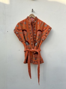 Nouveauté, demi-gilet brodé main Suzani pour femme, veste courte sans manches en velours avec fermeture à ceinture - Product Image 5