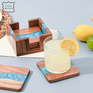 Ensemble de 4 sous-verres et porte-tasses classiques écologiques en bois et résine époxy 4x4 pouces carrés pour la cuisine - Product Image 4