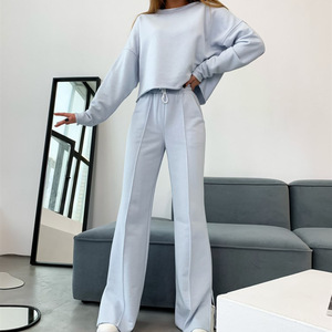 Conjuntos Deportivos de 2 Piezas de Secado Rápido con Patrón Sólido de la Mejor Calidad para Mujer, Top Corto con Capucha y Pantalones Jogger, 72% Poliéster, 18% Nailon, 10% Elastano - Product Image 3