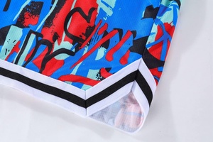 Pantalones cortos de baloncesto impresos por sublimación personalizada con bolsillos con cremallera para hombres pantalones cortos de malla atlética activa - Product Image 5