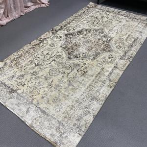 Tapis de 4,4 x 8,8 pieds, tapis vintage, tapis turc en laine grise à carreaux - Product Image 5