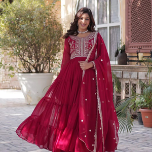 Vestido de diseñador indio con manga completa Faux Blooming Georgette con atractivo vestido de trabajo de perlas bordadas con Dupatta - Product Image 1