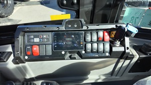 รถตักล้อยางไฮโดรมีค HMK 62T ดีเซล สำหรับงานขุดร่อง |   รถตักล้อยางไฮโดรมีค 62T แบบมัลติฟังก์ชั่นพร้อมบุ้งกี๋ขุด - Product Image 5