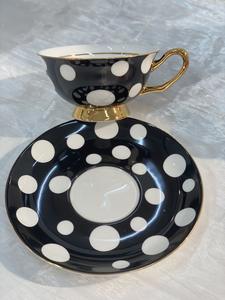 Tasse à café en céramique à pois noirs et blancs de style Hepburn avec soucoupe assortie, 220 ml, durable et portable - Product Image 4