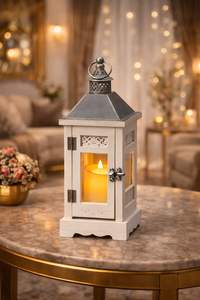 Lanterne en métal blanc et or de luxe avec panneaux en verre, lumière de bougie chaleureuse, décoration de maison élégante et festive, pièce cadeau haut de gamme - Product Image 4