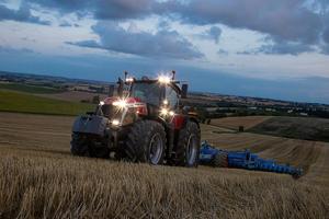 Tracteur diesel haute puissance 4x4 Massey Ferguson série 9S |   Équipement agricole de pointe - Meilleur prix de gros - Product Image 4