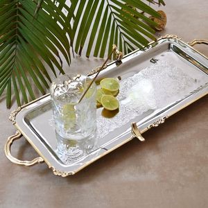 Bandeja rectangular de metal para servir con asas, Perfecta para servir rústicamente en granjas y en la cocina. - Product Image 6