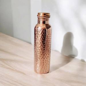 Bouteille d'eau en cuivre réutilisable écologique pour le bureau, la maison, le yoga, la salle de sport et les voyages en plein air avec un design martelé élégant - Product Image 5