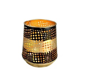 Portavelas Votivo de Metal de una Sola Pieza con Diseño Único, Dorado con Recubrimiento de Color Negro - Product Image 1