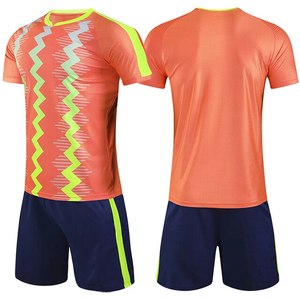 Conjuntos de uniformes de fútbol hechos a medida con corte automatizado, impresión por transferencia térmica, secado rápido, color personalizado y diseño de logotipo - Product Image 4