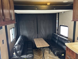 F-o-r-e-s-t R-i-v-e-r Vengeance 25V Usado del 2017 - Product Image 4