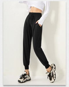 Pantalon cargo ample en molleton pour femme, taille haute, coupe décontractée, avec logo en silicone et bande latérale, idéal pour l'été - Product Image 6