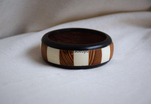 กำไลข้อมือฝังกระดูกดีไซน์เนอร์ งานแฮนด์เมดสุดหรู เครื่องประดับสำหรับทุกเพศ ตัวเลือกของขวัญสุดเก๋ คุณภาพพรีเมียม ฝังแบบ Bezel Setting จาก Tradebyd - Product Image 5