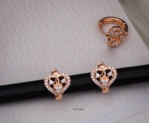 ต่างหูห่วงสแตนเลสชุบทอง ดีไซน์ทันสมัย คุณภาพสูง ประดับด้วยเพชรคิวบิกเซอร์โคเนียระยิบระยับ เหมาะสำหรับงานปาร์ตี้ - Product Image 2