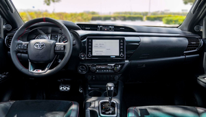Toyota Hilux 2024 d'occasion, automatique, conduite à gauche, intérieur cuir R20 foncé, caméra de recul, toit ouvrant, Euro IV, écran tactile, 4.1-6L, 300-400 ch, 5 places, LED - Product Image 6