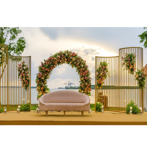 Elegante decoración de escenario europeo con velas de Metal, soportes de fondo, elegantes marcos de Metal dorado para bodas al aire libre, fábrica moderna del Reino Unido - Product Image 1