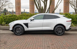 SCFVUJAW9MTV02725 2023 รถเอสยูวีหรูหรา ขับเคลื่อนสี่ล้อ เครื่องยนต์ 4.0 ลิตร ทวินเทอร์โบ V8 697 แรงม้า แรงบิด 900 นิวตันเมตร ความเร็วสูงสุด 310 กม./ชม. ไมล์น้อย อะไหล่แท้จากโรงงาน - Product Image 4