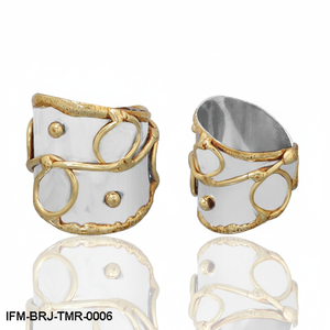 Anillo Artesanal de Metal Mixto Trimetal, Anillo de Banda Ancha de Dos Tonos con Diseño de Escudo para Mujer, Joyería Geométrica Hecha a Mano - Product Image 3