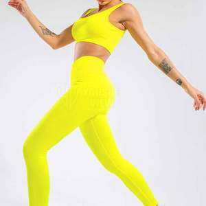 Ensemble de yoga professionnel OEM pour femmes taille personnalisée respirant séchage rapide ensemble de 2 pièces à motifs solides - Product Image 4