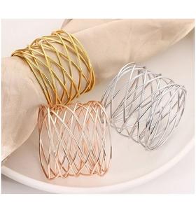 Rond de serviette en laiton plaqué or porte-serviettes en métal martelé pour la décoration de table de dîner et de mariage - Product Image 3