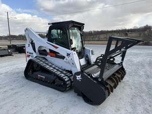 รถตักล้อยางมือสอง Bobcat T770 ปี 2023 เครื่องยนต์ Kubota รับน้ำหนักได้ 200 ตัน พร้อมมอเตอร์ PLC เกียร์ ปั๊ม และอุปกรณ์ตัดหญ้าสำหรับงานป่าไม้ - Product Image 3