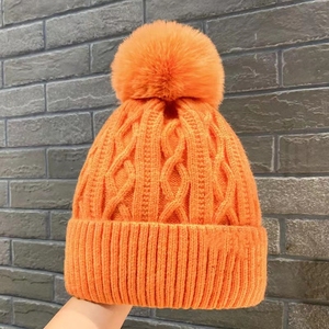 Gorro con pompón de punto personalizado con logotipo de diseñador, calentador de cabeza alta, Top esponjoso estampado tejido, moda para hombres y mujeres, clima frío - Product Image 2