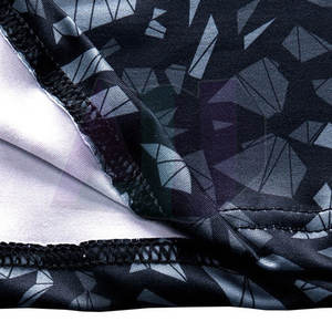 Rashguard à manches longues avec tissu flexible, technologie de séchage rapide et design respirant pour la natation et l'entraînement en plein air - Product Image 4