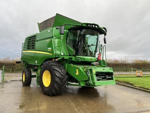 Moissonneuses-batteuses de qualité pour le blé, le riz, le maïs, les olives et les céréales, moissonneuse-batteuse John Deere T670 à vendre - Product Image 2