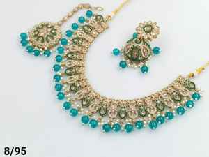 ชุดสร้อยคอชุบทองและรอบโช้คเกอร์แบบดั้งเดิมและทันสมัยของอินเดียพร้อมต่างหู Jumkha & ชุดสร้อยคอ Maagtika สำหรับผู้หญิง - Product Image 3