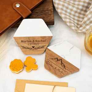 Posavasos de resina epoxi hechos a mano personalizados con nombre personalizado Almohadillas de bebida de estilo clásico para bodas y ocasiones especiales - Product Image 3