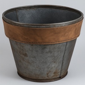 Maceta de cuero galvanizado hecha a mano con patrón de Cruz costura artesanal hecho a mano que ofrece acento decorativo - Product Image 1