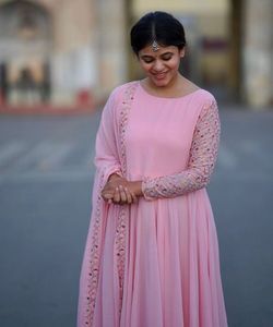 Ropa de fiesta étnica india: Vestido Georgette de seda listo para usar con trabajo de secuencia - Product Image 2